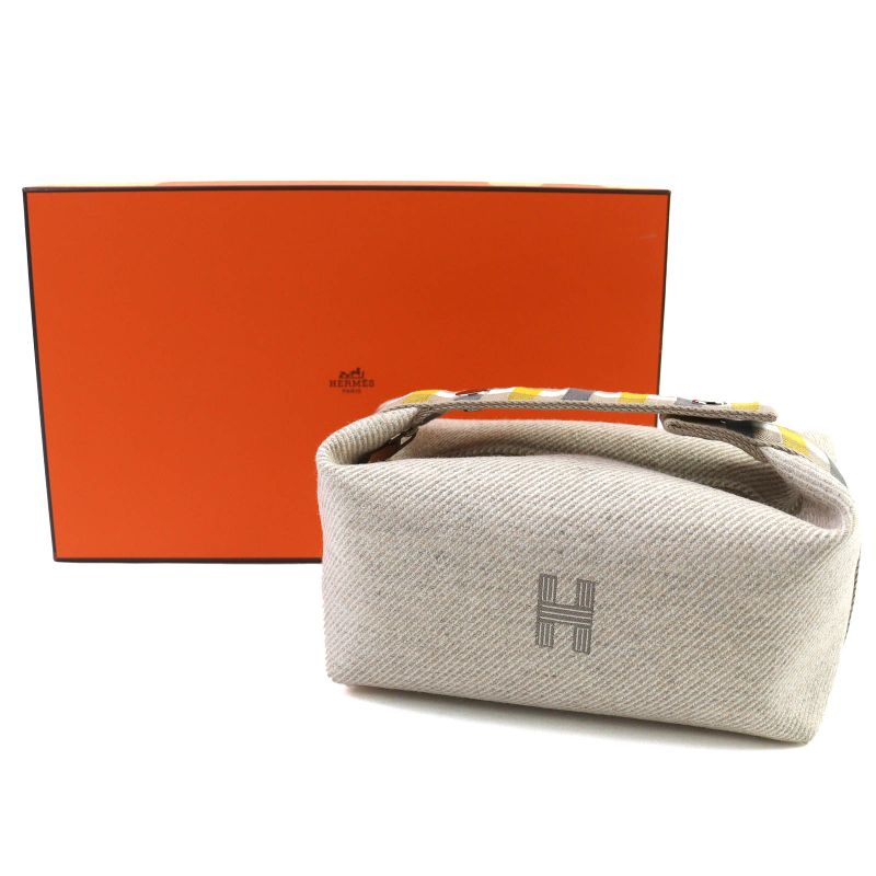 Hermes Brid a Black PM Au Carre 100% Wool Segre Silver Hardware Serie Button — view 3