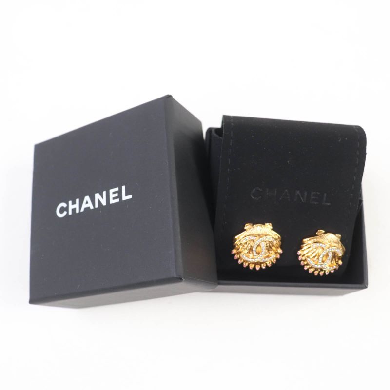 Chanel G23 C Coco Mark Shell Design Earrings With Rhinestones — view 3
