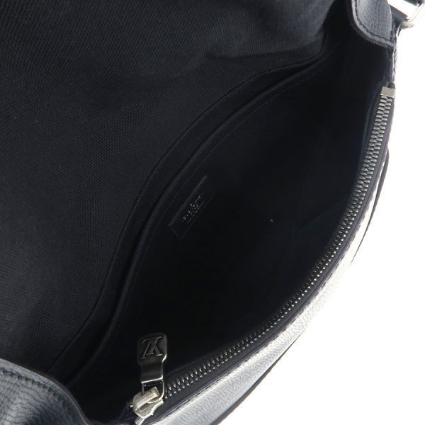 Louis Vuitton Utah Canyon Messenger PM — view 2