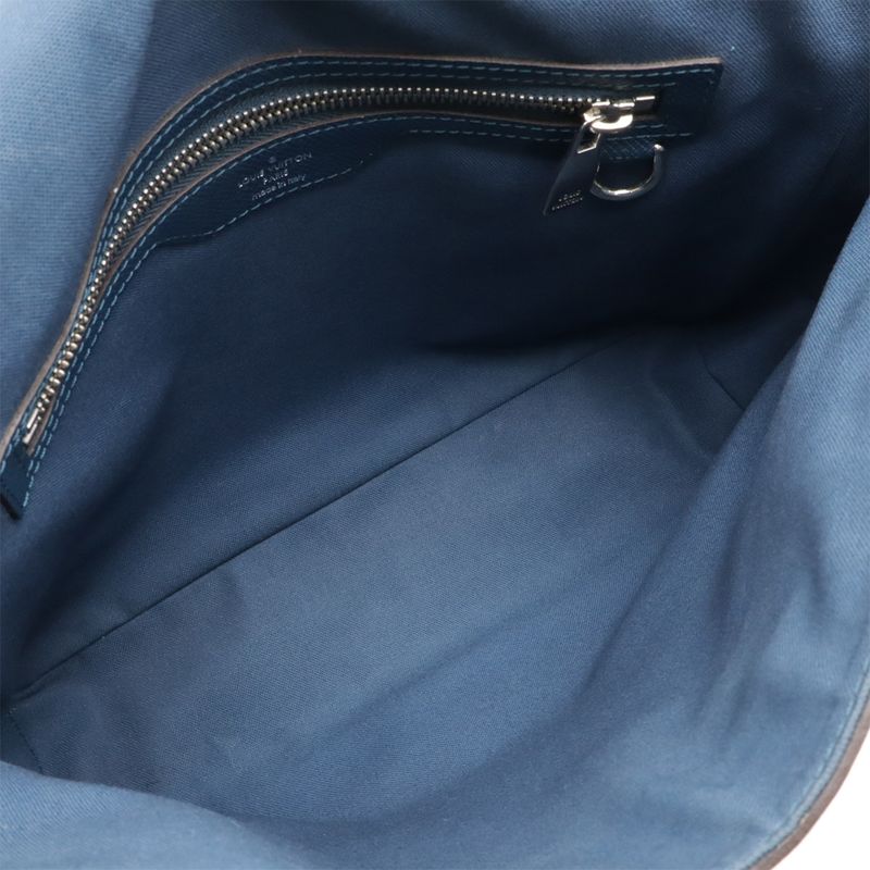 Louis Vuitton Taiga Romain MM Shoulder Bag Messenger Leather Ocean — view 6