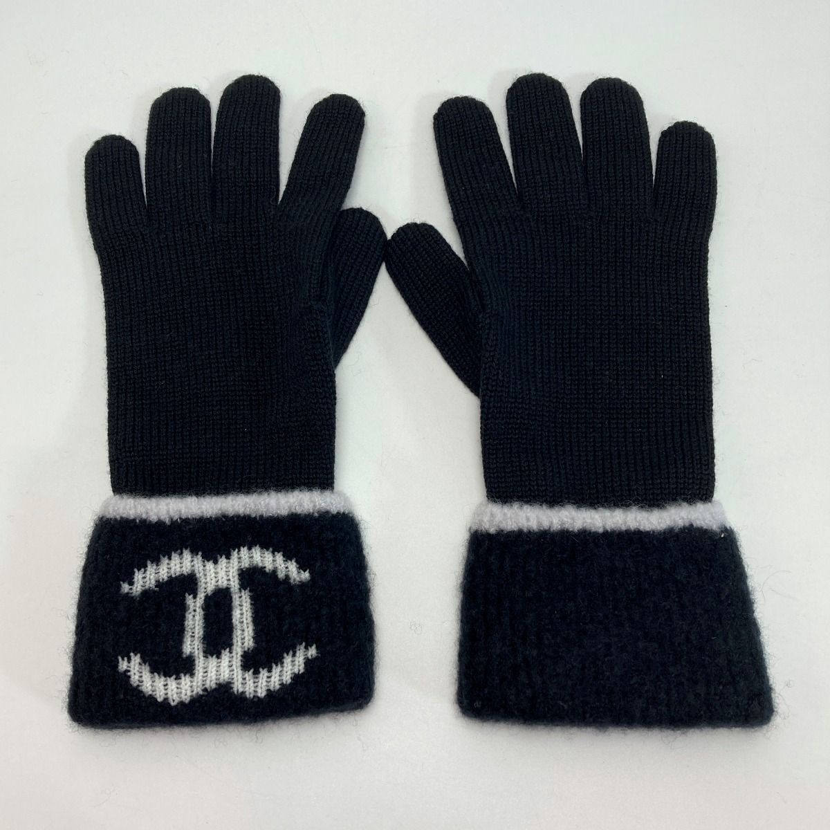 Chanel Coco Mark Gloves Black Knit — view 2