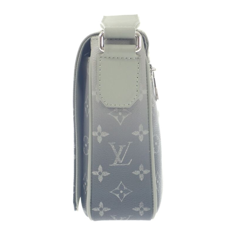 Louis Vuitton District PM NV3 Shoulder Bag Monogram Gradient Canvas — view 4