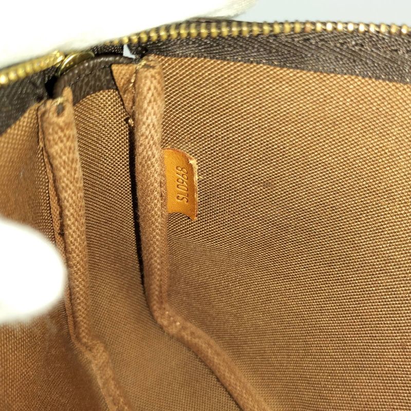 Louis Vuitton Pochette Accessoire Pouch Monogram — view 9