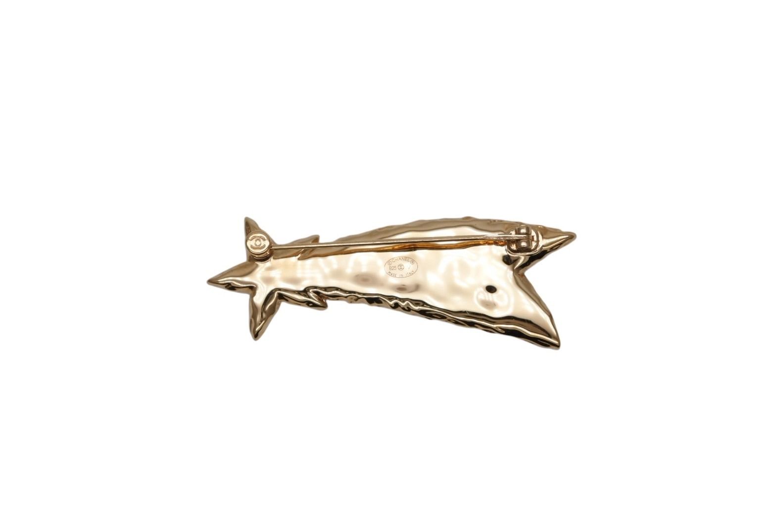 Chanel Brooch Shooting Star CC Logo Cambon Resin Metal Gold Black — view 3