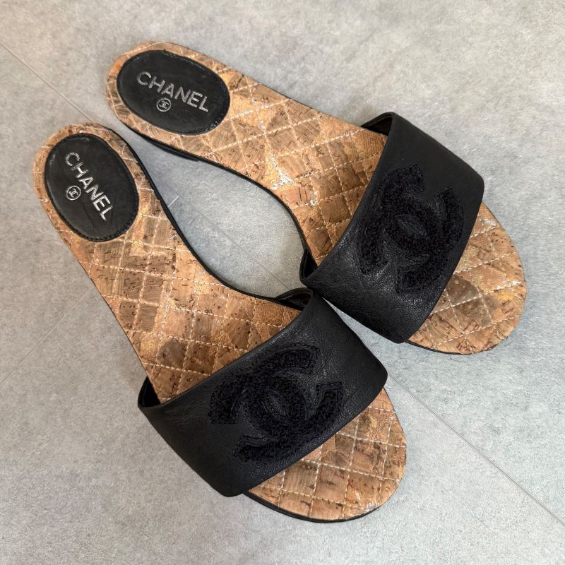 Chanel Coco Mark Leather Fur Quilted Slide Sandals Flat 35 C — view 2