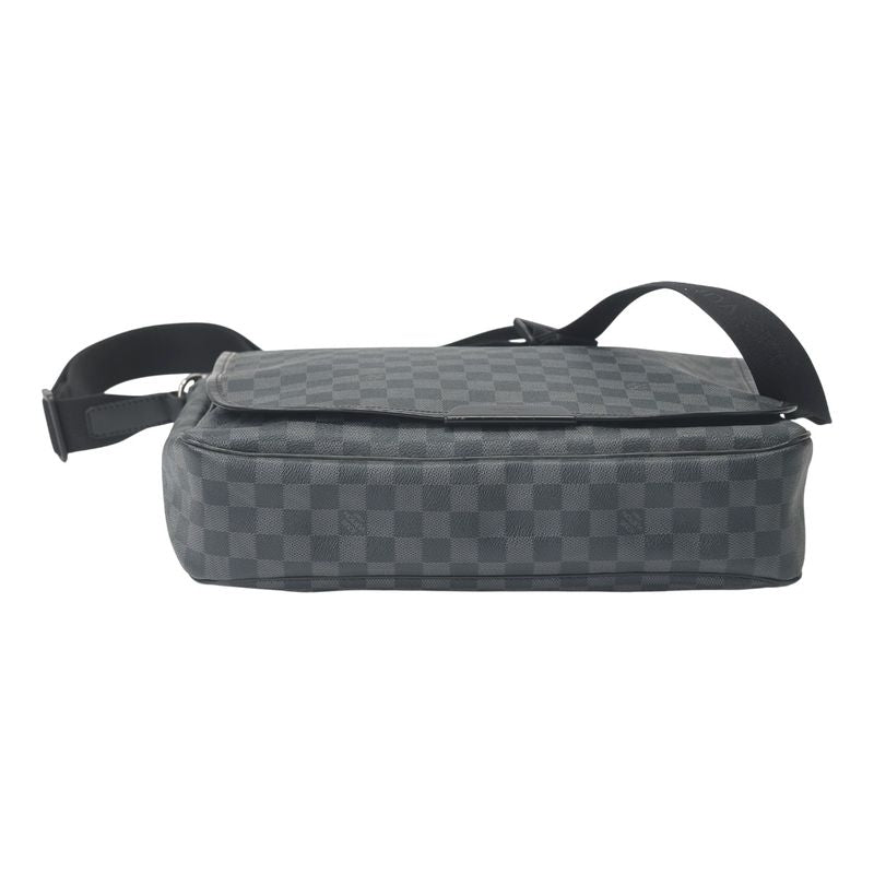 Louis Vuitton Damier Graphite Shoulder Bag Daniel GM — view 7