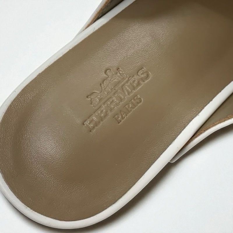 Hermes Carlotta Sandals Shoes Leather White Silver Kelly Hardware Sabo Mule — view 7