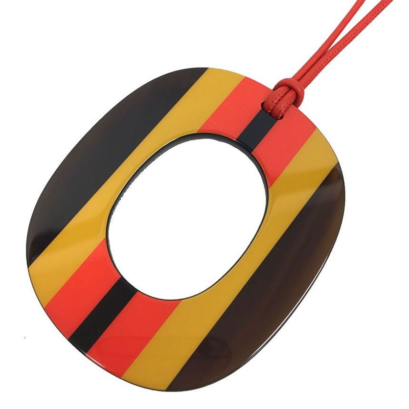 Hermes Lo Cabas Le Pendant Necklace Isme GM Isthme Buffalo Horn Lacquer — view 3