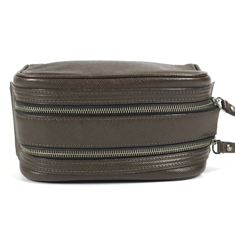 Louis Vuitton Second Bag Trousse Ivan Taiga Leather Grizzly Brown — view 6
