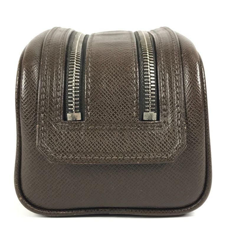 Louis Vuitton Second Bag Trousse Ivan Taiga Leather Grizzly Brown — view 3