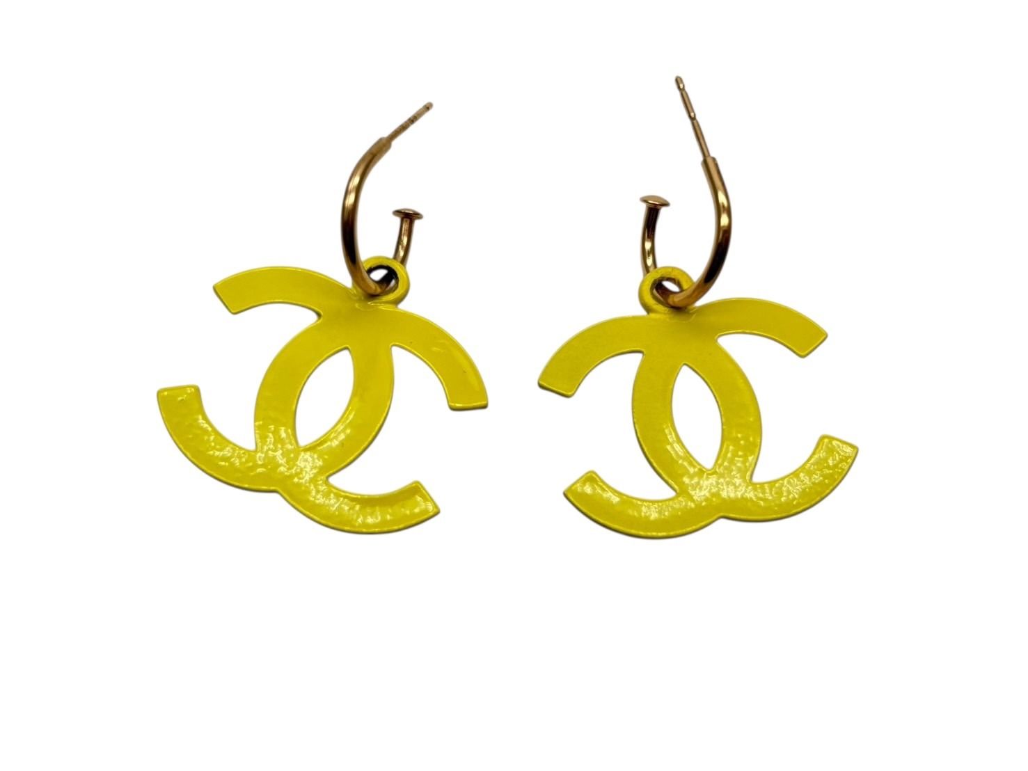 Chanel CC Logo Swing Earrings 03 Yellow Gold — view 2