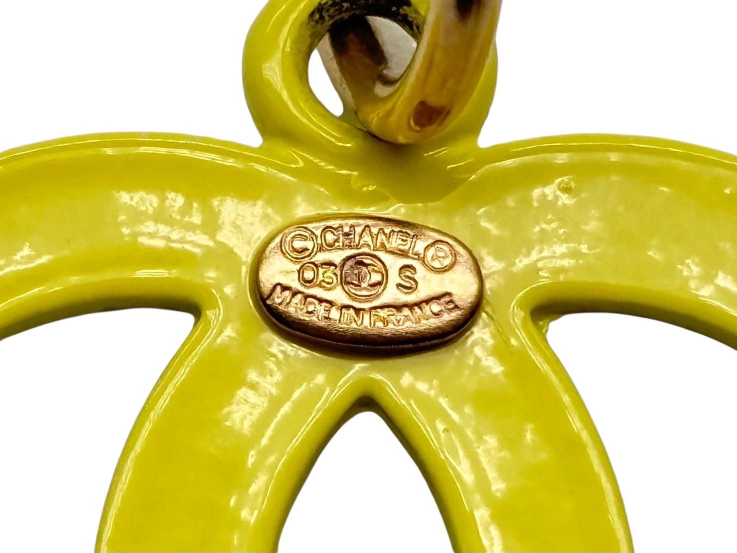 Chanel CC Logo Swing Earrings 03 Yellow Gold — view 7