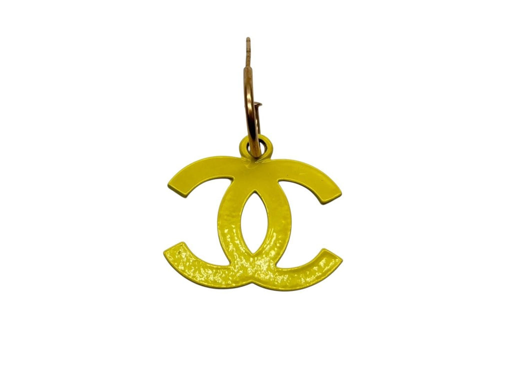 Chanel CC Logo Swing Earrings 03 Yellow Gold — view 3
