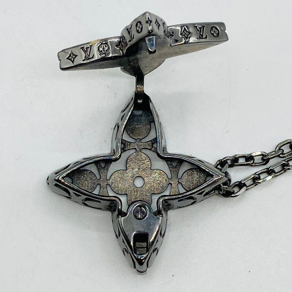 Louis Vuitton Pendant Flower Locket Le4212 Necklace Resin Cracked — view 6