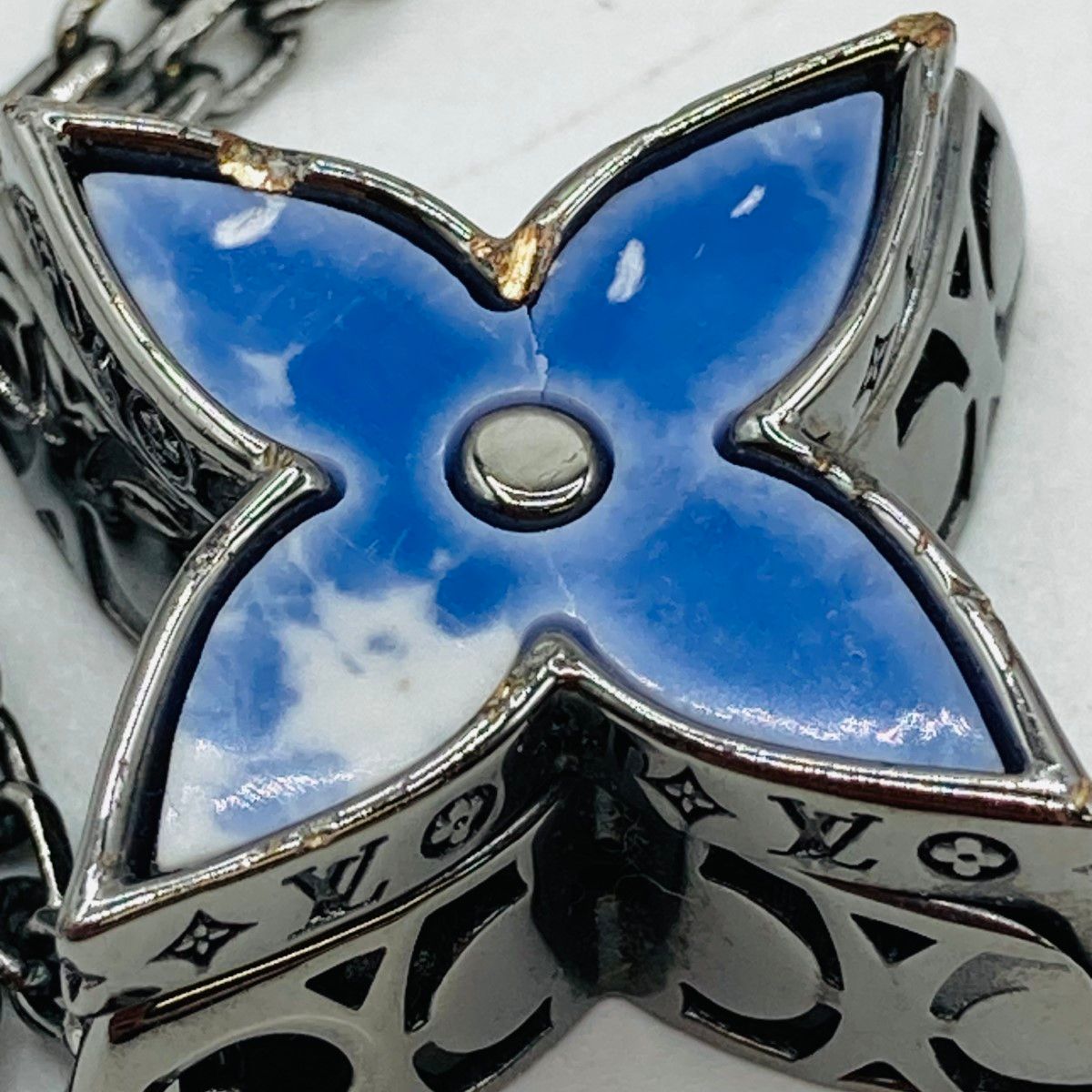 Louis Vuitton Pendant Flower Locket Le4212 Necklace Resin Cracked — view 5