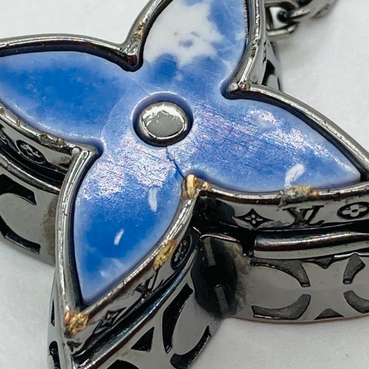 Louis Vuitton Pendant Flower Locket Le4212 Necklace Resin Cracked — view 4