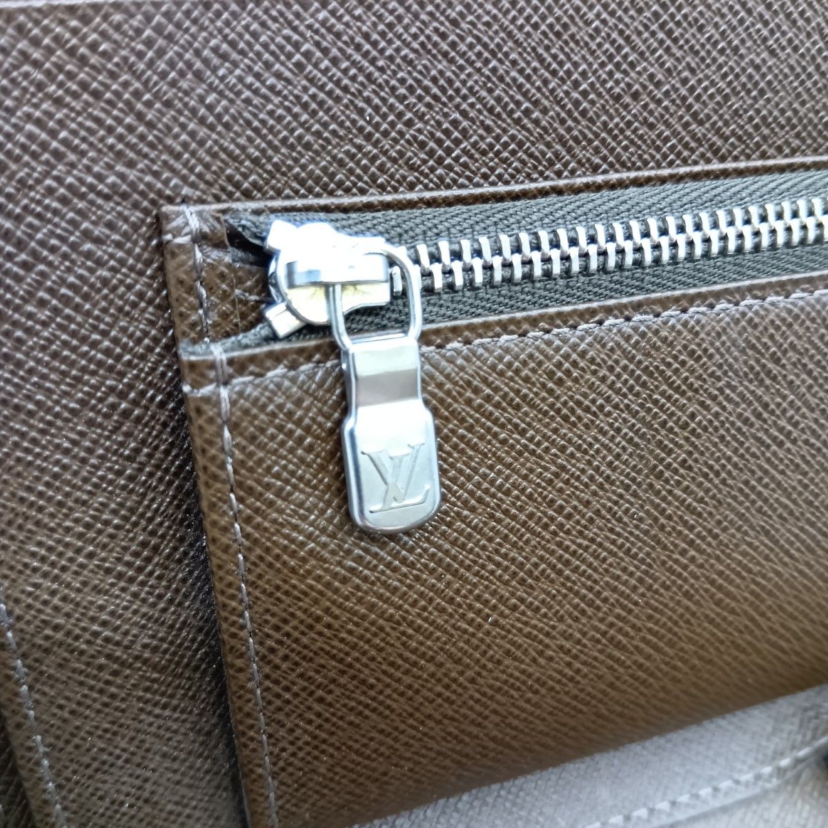 Louis Vuitton Taiga Organizer Atoll Travel Case Long Wallet Brown — view 6