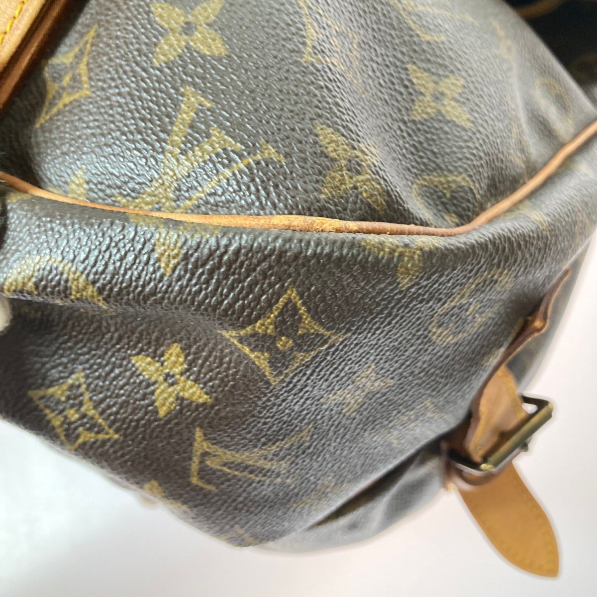Louis Vuitton Monogram Saumur 43 Shoulder Bag Brown Inner Pocket Frayed — view 4