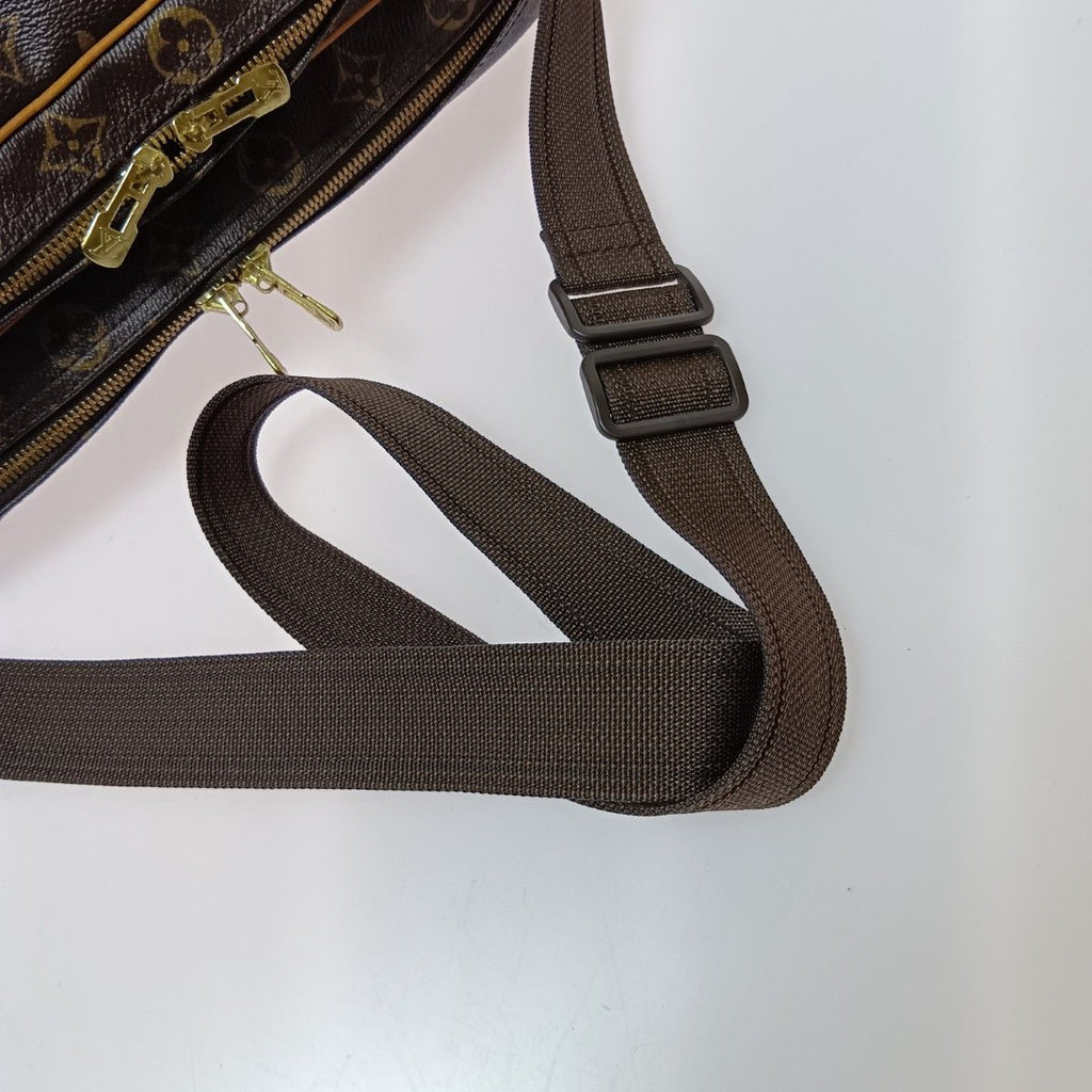 Louis Vuitton Monogram Reporter GM Shoulder Bag Brown — view 4