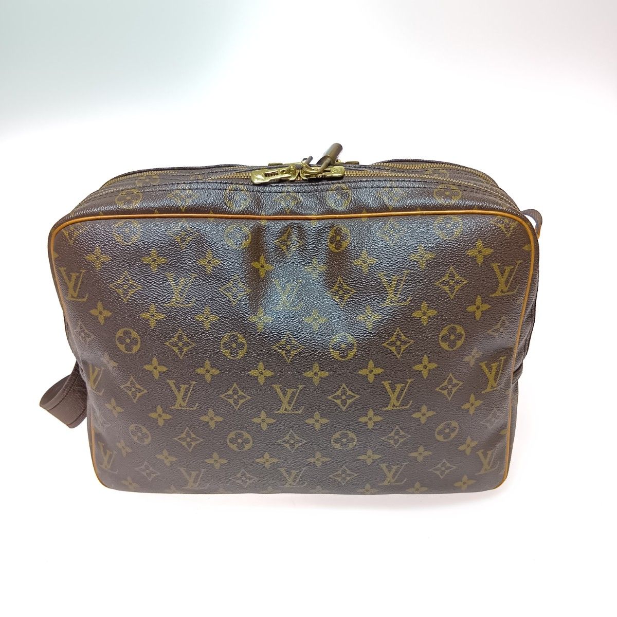 Louis Vuitton Monogram Reporter GM Shoulder Bag Brown — view 2