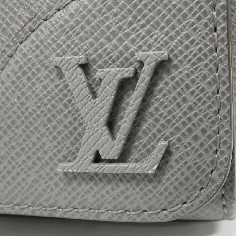 Louis Vuitton Taiga New Flap Messenger Shoulder Bag — view 4