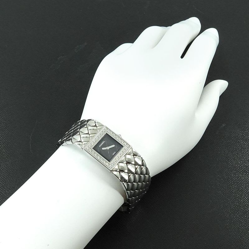 Chanel Quilted H0489 Diamond Bezel Vintage Watch Black Quartz — view 4