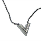 Louis Vuitton Metal Essential V Necklace — view 4