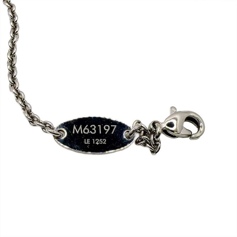 Louis Vuitton Metal Essential V Necklace — view 8
