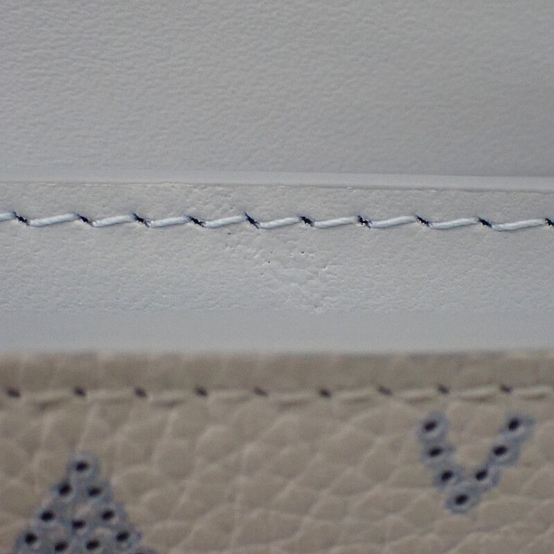 Louis Vuitton Portefeuille Iris Compact Bifold Wallet Monogram Mahina — view 9