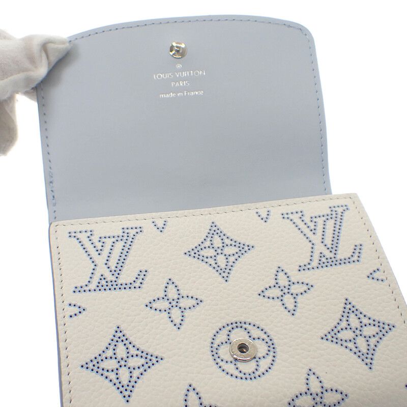 Louis Vuitton Portefeuille Iris Compact Bifold Wallet Monogram Mahina — view 4
