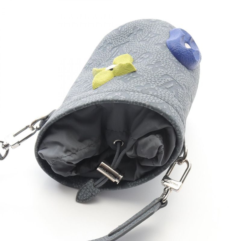 Louis Vuitton Shoulder Bag Chalk Pouch Taurillon Climbing Granite Gray — view 5