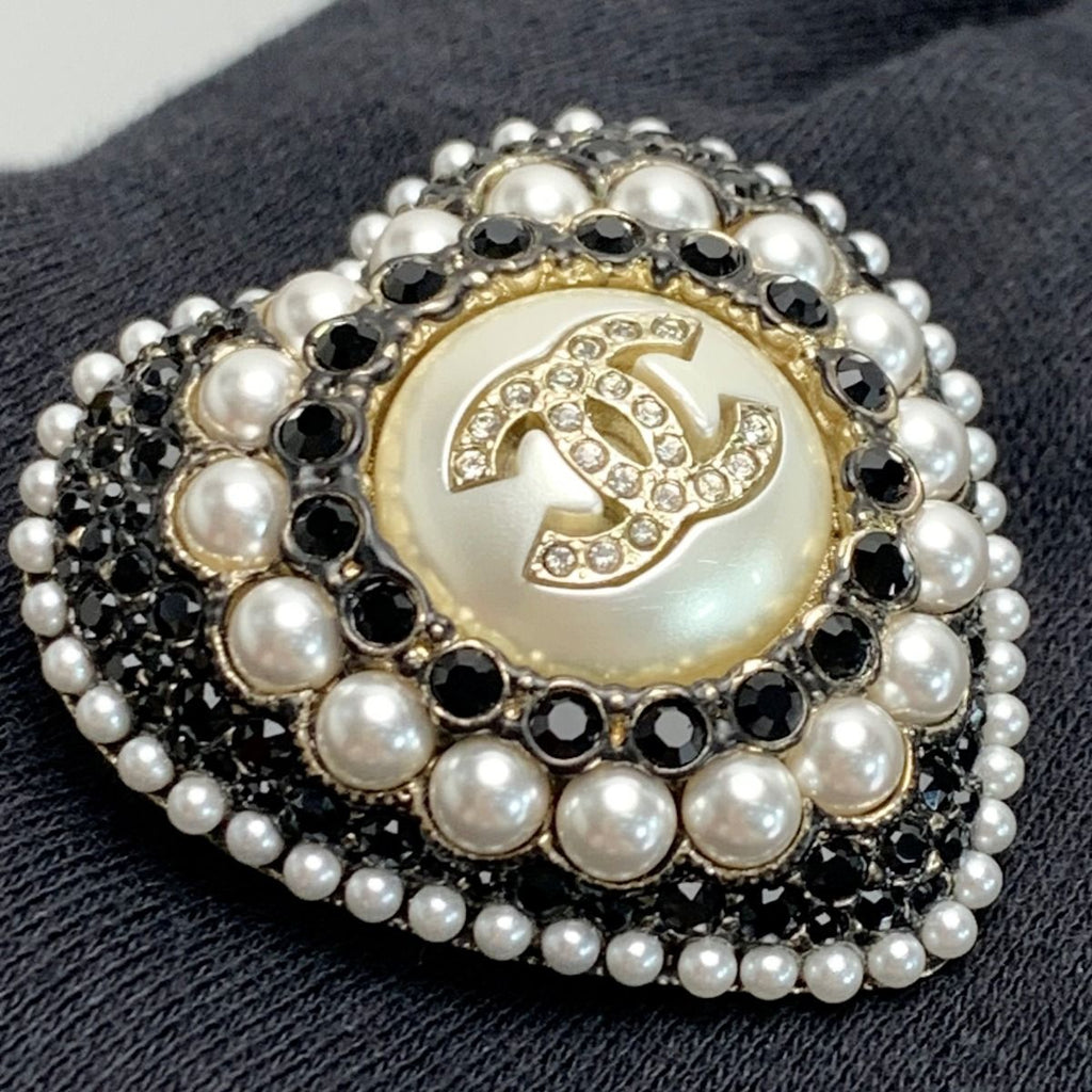 Chanel Heart L22 B GP Rhinestone Faux Pearl Black Brooch — view 4