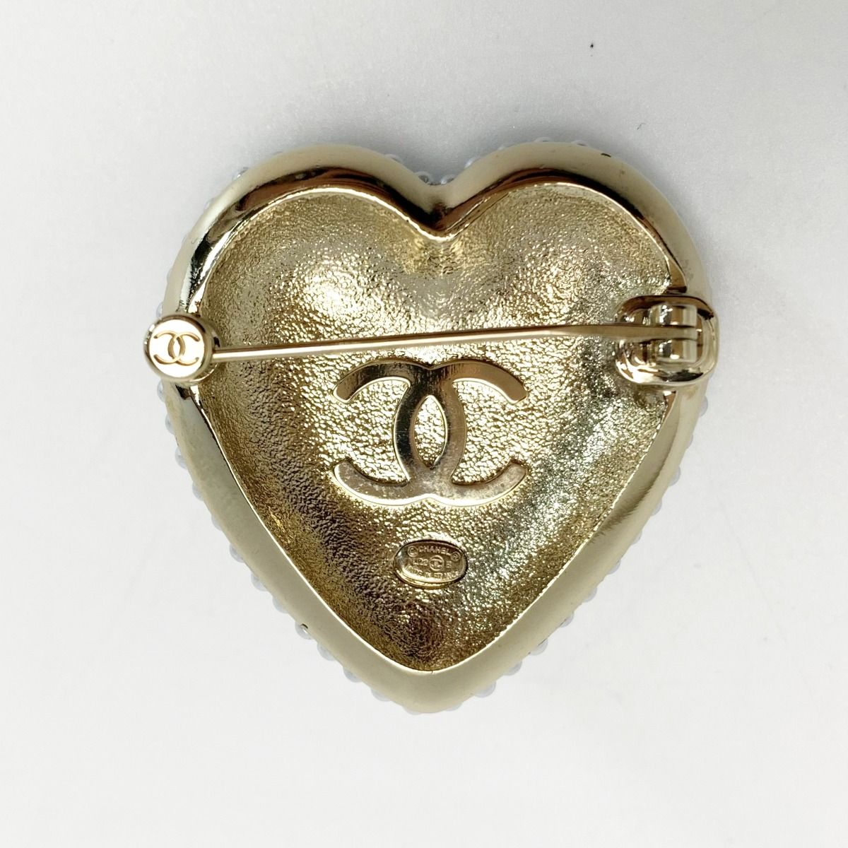 Chanel Heart L22 B GP Rhinestone Faux Pearl Black Brooch — view 3