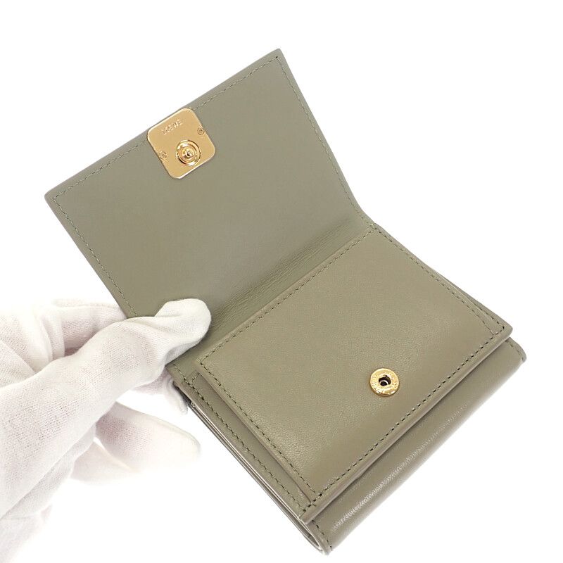 Loewe Puffer Anagram Trifold Wallet C821 Tr2 X10 Shiny Napa — view 7