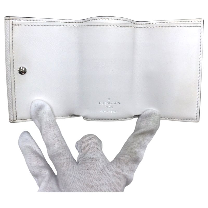 Louis Vuitton Taiga Llama Discovery Compact Wallet Optic White — view 4