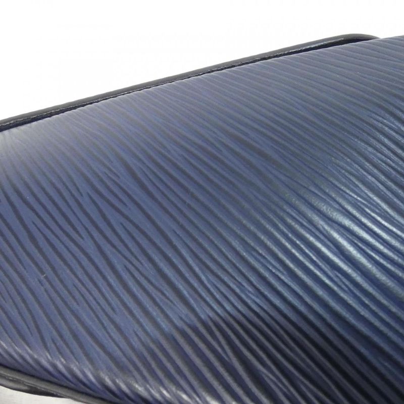 Louis Vuitton Twist MM Shoulder Bag — view 4