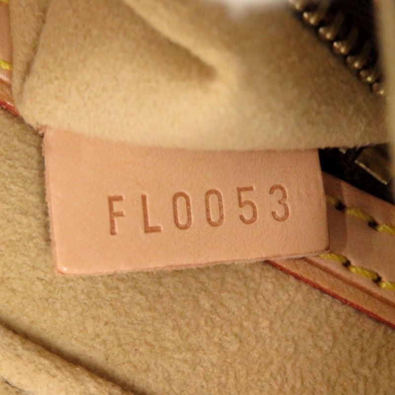 Louis Vuitton Looping MM Monogram Canvas — view 8