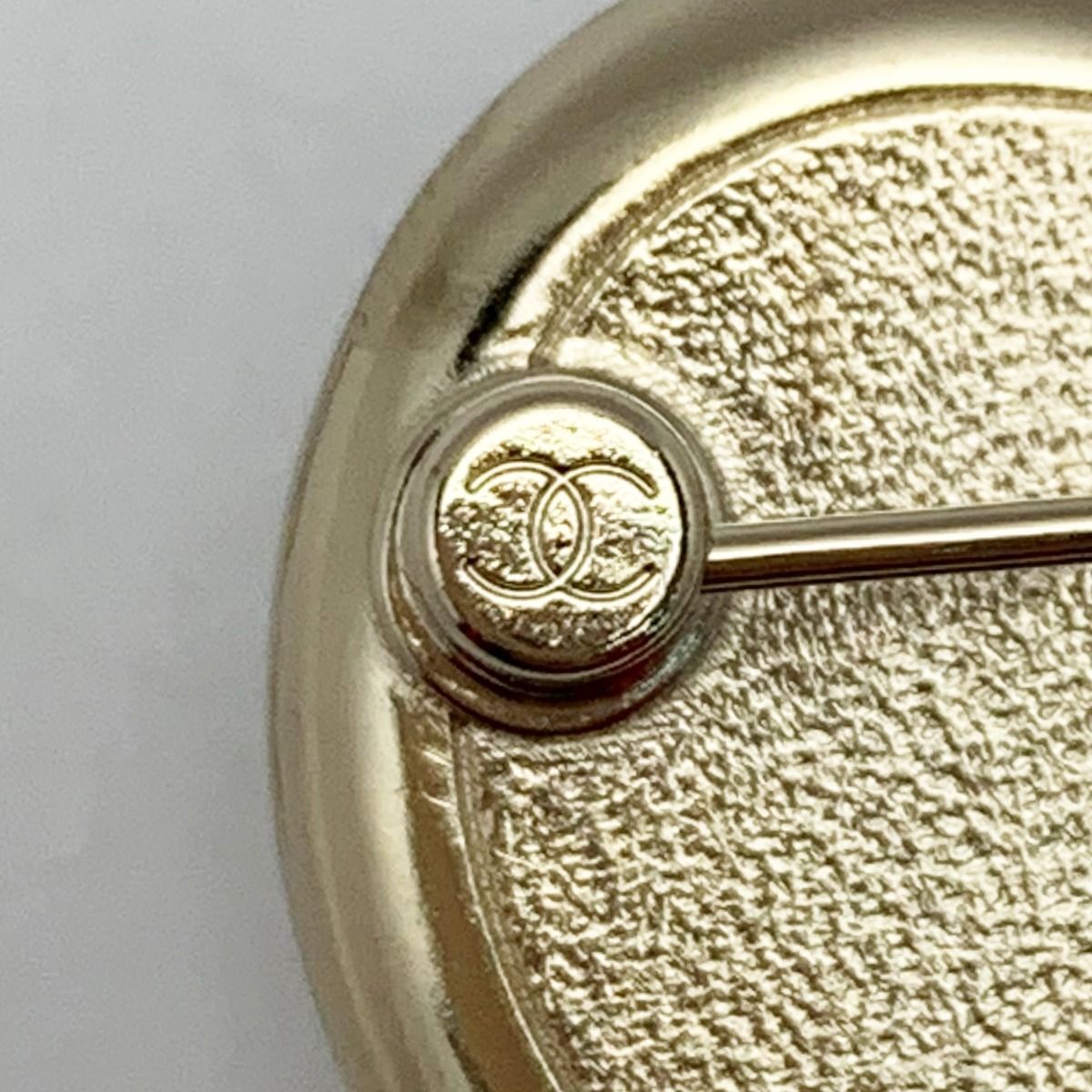 Chanel Heart Coco Mark Rhinestone A21 B Gold Brooch — view 5