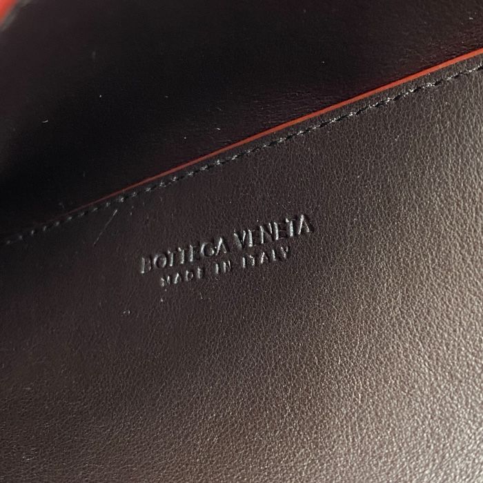 Bottega Veneta Triangle Pouch Coin Case Leather Red — view 7