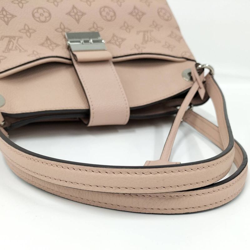 Louis Vuitton Sevres Tote Monogram Mahina Leather Magnolia Pink — view 4