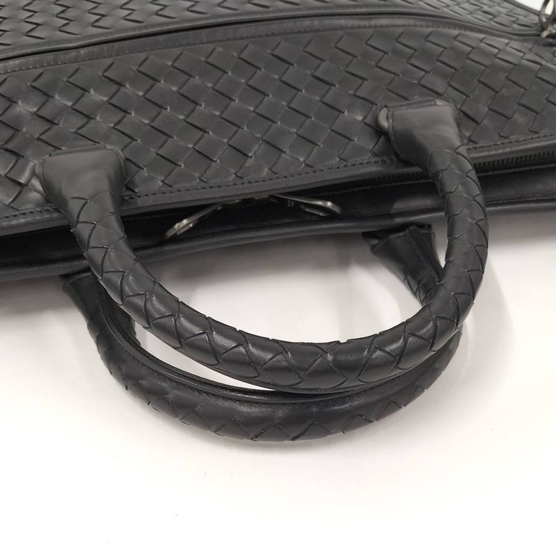 Bottega Veneta 2-Way Shoulder Bag Business Intrecciato Leather Black — view 4