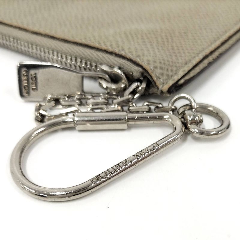 Louis Vuitton Pochette Cles Coin Case Taiga Leather Beige — view 4