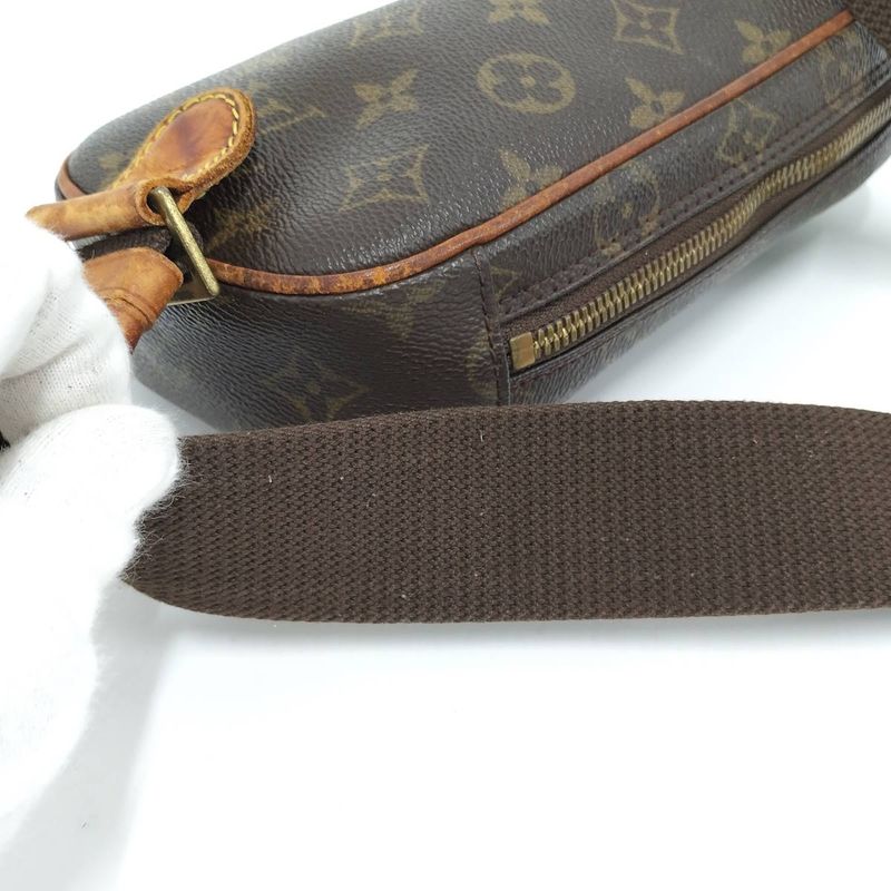 Louis Vuitton Pochette Gange Body Bag Monogram — view 5