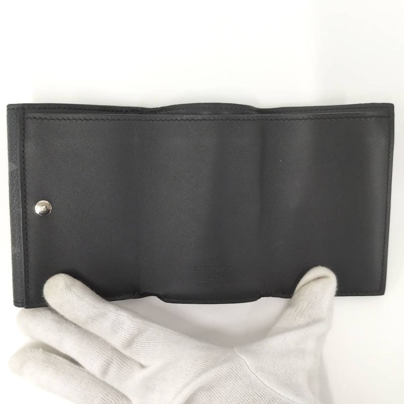 Louis Vuitton Discovery Compact Wallet Folded Monogram Eclipse — view 2