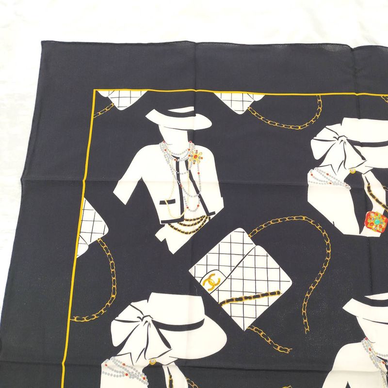 Chanel Scarf Mademoiselle Quilted Black — view 2