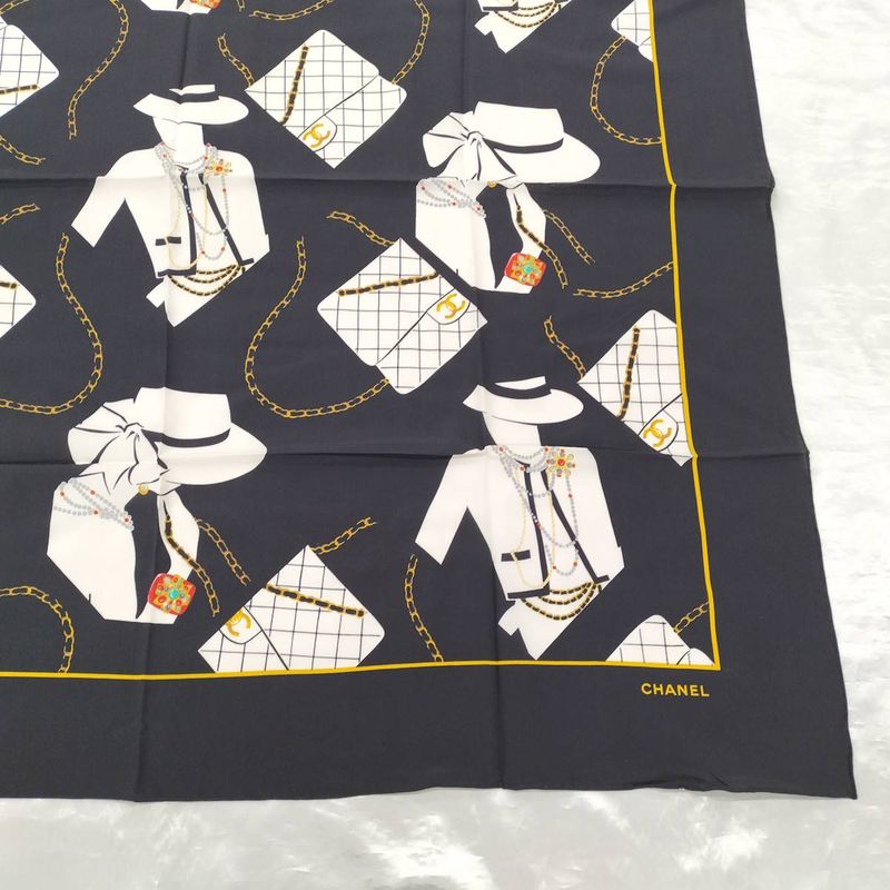 Chanel Scarf Mademoiselle Quilted Black — view 5