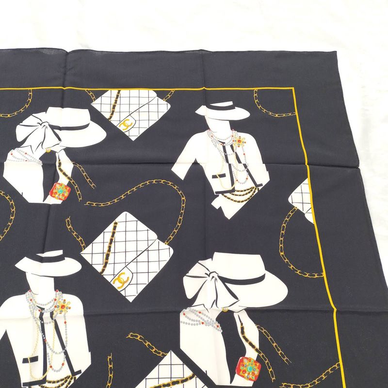 Chanel Scarf Mademoiselle Quilted Black — view 3