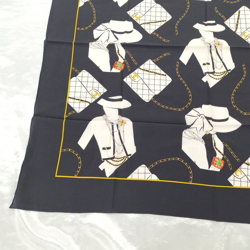 Chanel Scarf Mademoiselle Quilted Black — view 4