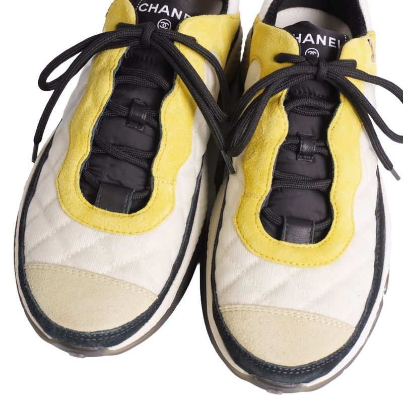 Chanel Sneakers low Cut Coco Mark — view 3