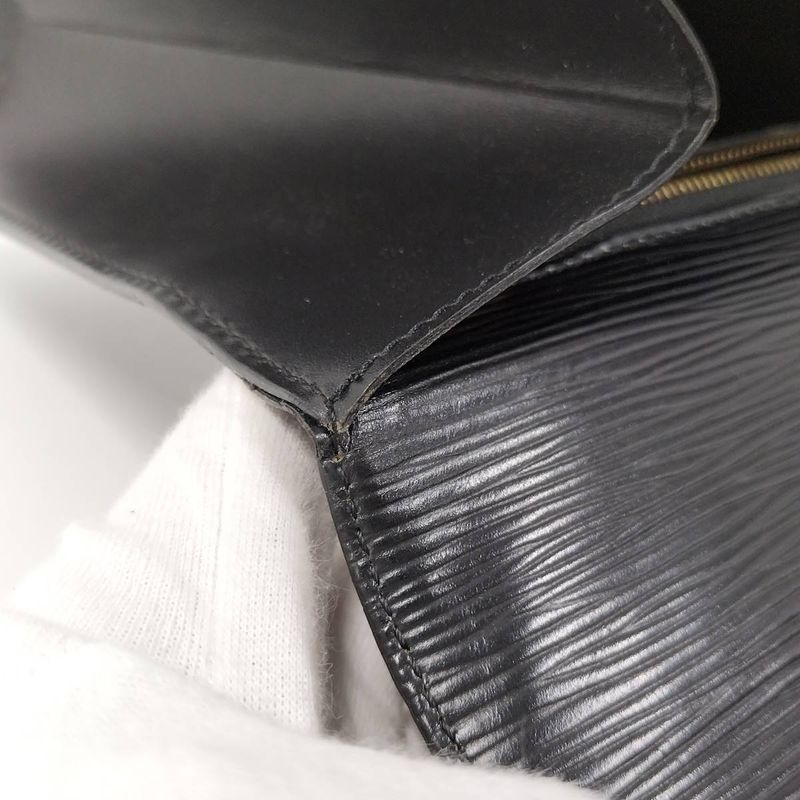 Louis Vuitton Monceau 28 Shoulder Bag Epi Noir Black — view 8